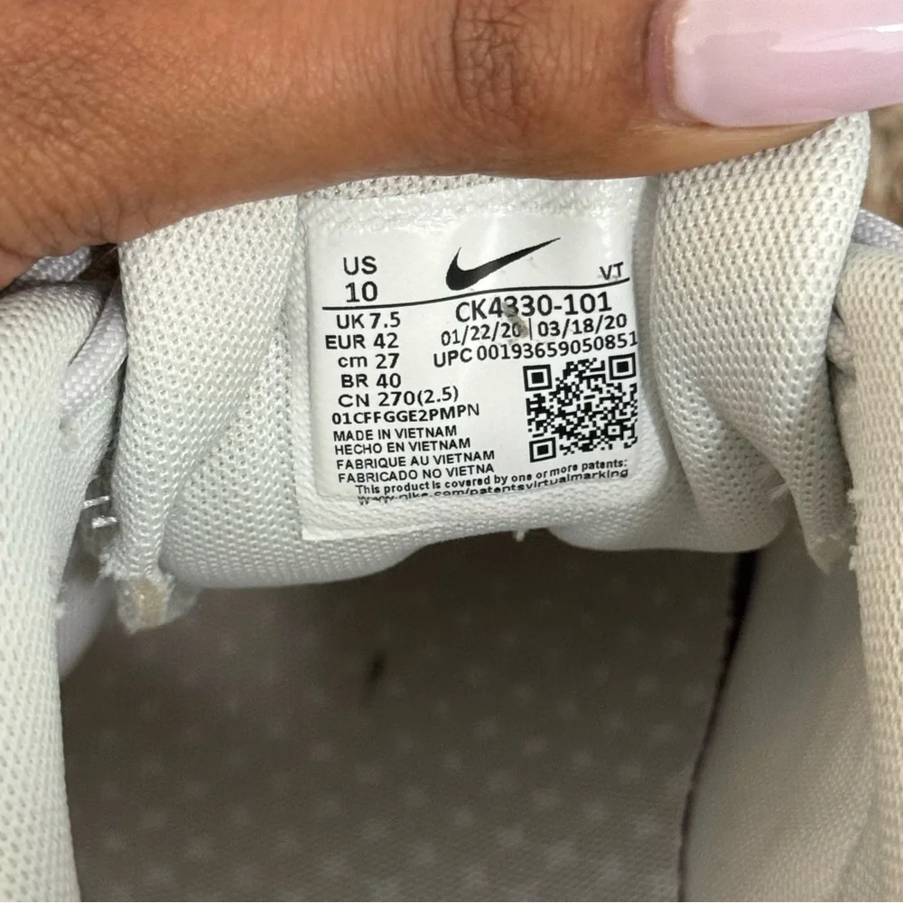 Nike ALPHINA 5000 Low Top Sneakers